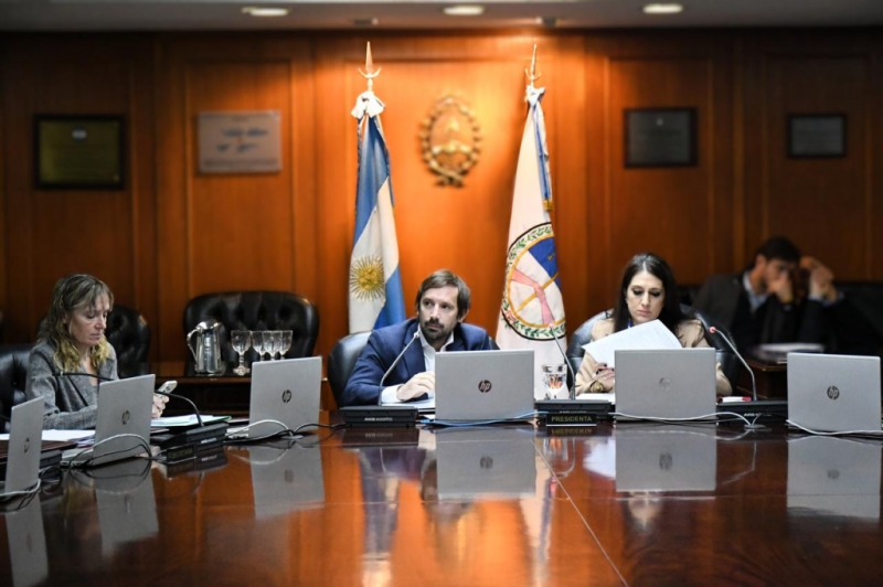 Actividad de comisión: Selección: Entrevistas personales y prueba de oposición